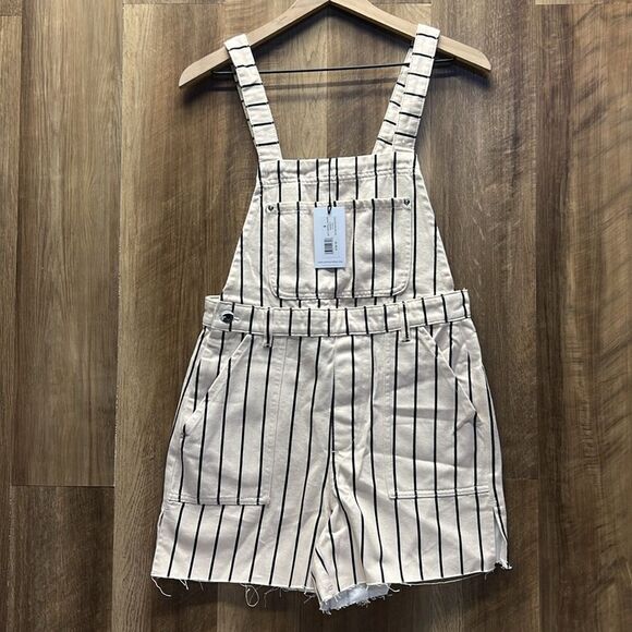 WE WORE WHAT - Slit Overall Short in Black & Antique White - Revolve - Picture 3 of 7